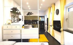 Cosy Studio With Private Parking